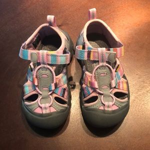 Kid’s/Toddler Size 9 Keens